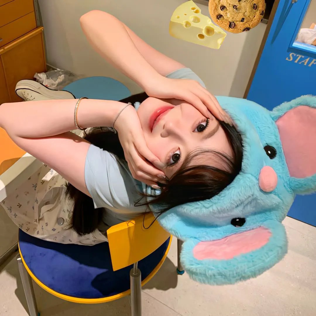狐狸躲进洞